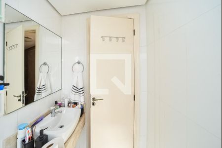 Banheiro Social de casa à venda com 3 quartos, 240m² em Jardim Itu, Porto Alegre