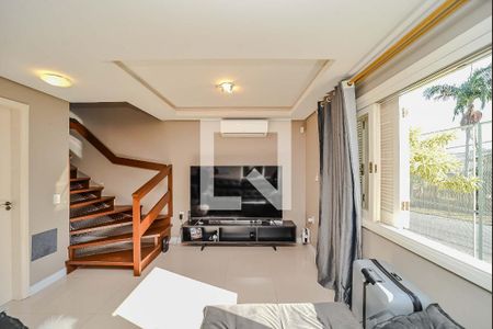 Sala de casa à venda com 3 quartos, 240m² em Jardim Itu, Porto Alegre