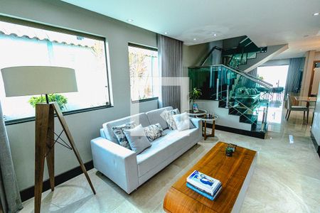 Sala de casa à venda com 3 quartos, 214m² em Copacabana, Belo Horizonte