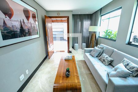 Sala de casa à venda com 3 quartos, 214m² em Copacabana, Belo Horizonte