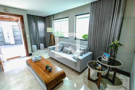 Sala de casa à venda com 3 quartos, 214m² em Copacabana, Belo Horizonte