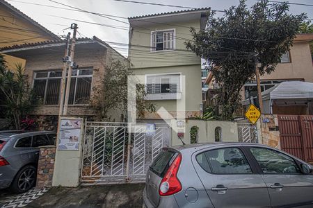 Fachada de casa para alugar com 4 quartos, 300m² em Liberdade, São Paulo