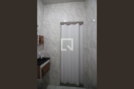 Banheiro Social de casa para alugar com 1 quarto, 35m² em Jardim Calux, São Bernardo do Campo