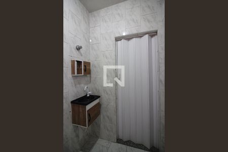 Banheiro Social de casa para alugar com 1 quarto, 35m² em Jardim Calux, São Bernardo do Campo