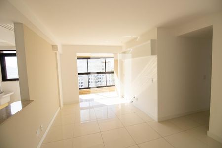 Sala de apartamento à venda com 2 quartos, 70m² em Recreio dos Bandeirantes, Rio de Janeiro