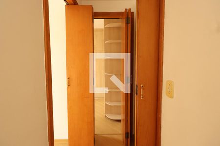 Corredor de apartamento à venda com 2 quartos, 60m² em Vila Carrão, São Paulo