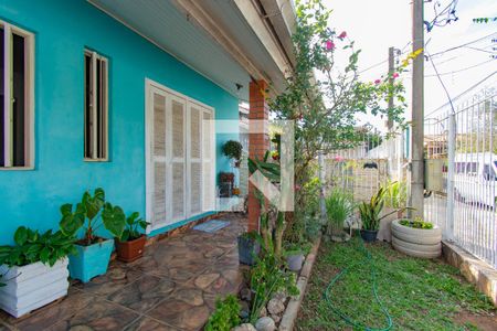 Fachada de casa à venda com 5 quartos, 138m² em Estância Velha, Canoas