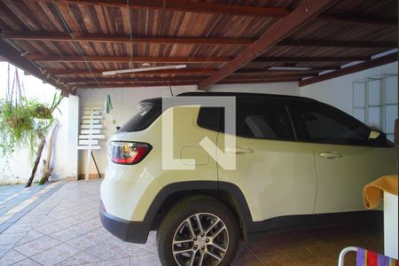 Garagem de casa à venda com 2 quartos, 370m² em São João, Porto Alegre