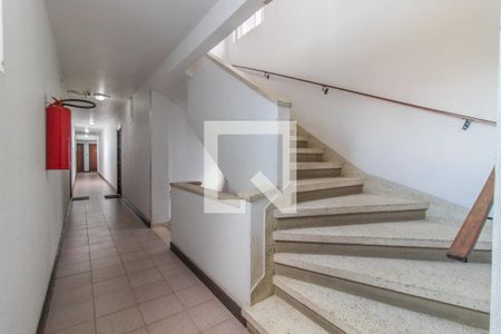 Escadas de apartamento à venda com 1 quarto, 42m² em Coronel Aparicio Borges, Porto Alegre