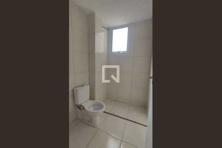 Banheiro de apartamento à venda com 2 quartos, 45m² em Chácara Contagem, Contagem