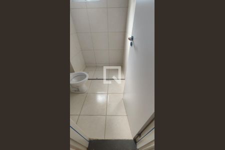 Banheiro de apartamento à venda com 2 quartos, 45m² em Chácara Contagem, Contagem