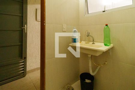 Banheiro garagem de casa à venda com 3 quartos, 260m² em Vila Nivi, São Paulo