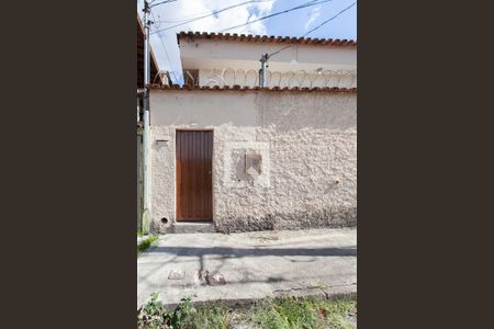 Fachada de casa para alugar com 2 quartos, 80m² em Glória, Belo Horizonte