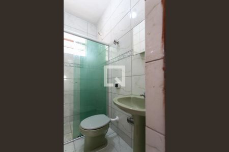 Banheiro Social de casa para alugar com 2 quartos, 80m² em Glória, Belo Horizonte