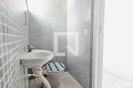 Banheiro de kitnet/studio para alugar com 1 quarto, 32m² em Itapuã, Salvador