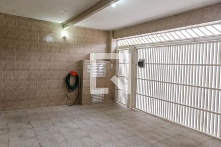 Garagem de casa à venda com 4 quartos, 136m² em Jardim Jovaia, Guarulhos