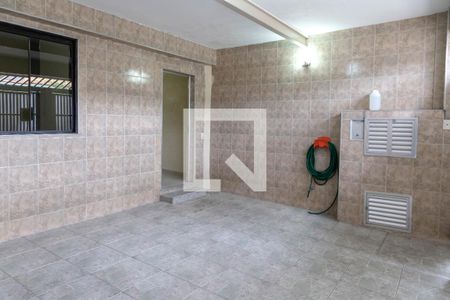 Garagem de casa à venda com 4 quartos, 136m² em Jardim Jovaia, Guarulhos