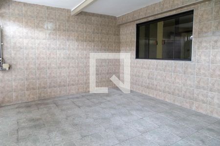 Garagem de casa à venda com 4 quartos, 136m² em Jardim Jovaia, Guarulhos