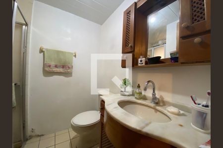 Banheiro  de apartamento à venda com 2 quartos, 52m² em Sarandi, Porto Alegre