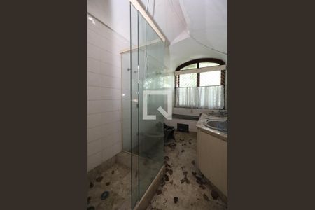 Banheiro da Suíte 1 de casa à venda com 3 quartos, 695m² em Pinheiros, São Paulo