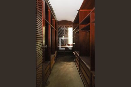 Closet da suíte 1 de casa à venda com 3 quartos, 695m² em Pinheiros, São Paulo