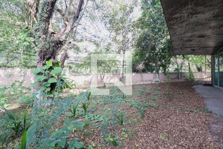 Quintal de casa à venda com 3 quartos, 695m² em Pinheiros, São Paulo