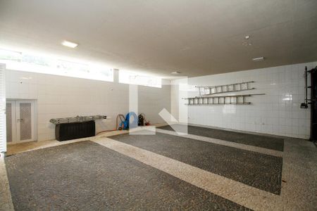 Garagem (3 para Carros) de casa à venda com 4 quartos, 1300m² em Jardim das Bandeiras, São Paulo