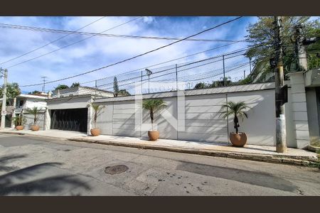 Fachada de casa à venda com 4 quartos, 1300m² em Jardim das Bandeiras, São Paulo