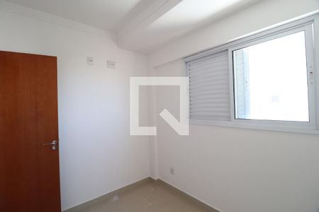 Quarto 1 de apartamento para alugar com 2 quartos, 118m² em Santa Mônica, Uberlândia