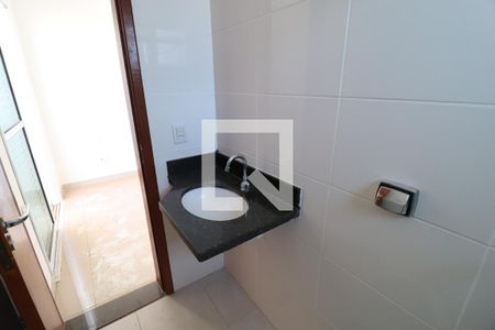 Banheiro da Suíte de apartamento para alugar com 2 quartos, 118m² em Santa Mônica, Uberlândia