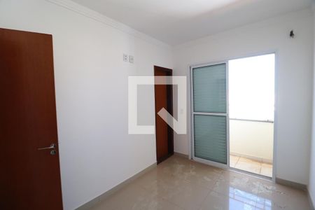 Suíte de apartamento para alugar com 2 quartos, 118m² em Santa Mônica, Uberlândia