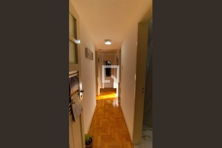 Corredor de apartamento para alugar com 3 quartos, 97m² em Ingá, Niterói