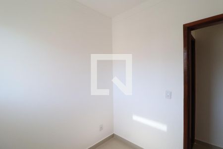 Quarto 2 de apartamento para alugar com 2 quartos, 59m² em Santa Mônica, Uberlândia