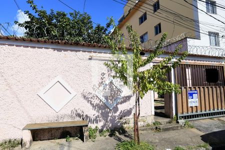 Fachada de casa à venda com 2 quartos, 160m² em Ipiranga, Belo Horizonte