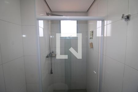 Banheiro de apartamento à venda com 1 quarto, 46m² em Vila Basileia, São Paulo