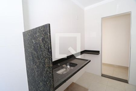 Cozinha e Área de Serviço de apartamento para alugar com 2 quartos, 60m² em Santa Mônica, Uberlândia