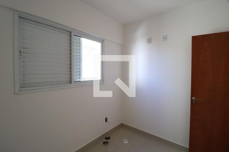 Quarto 1 de apartamento para alugar com 2 quartos, 59m² em Santa Mônica, Uberlândia