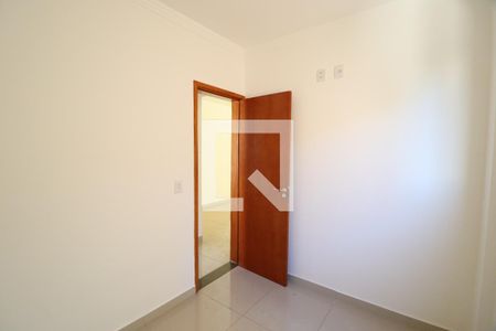 Quarto 1 de apartamento para alugar com 2 quartos, 60m² em Santa Mônica, Uberlândia