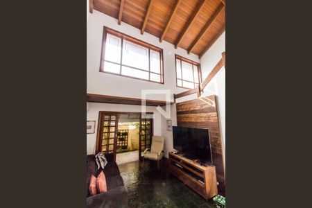 Sala de TV de casa de condomínio à venda com 4 quartos, 320m² em Residencial Dez (alphaville), Santana de Parnaíba