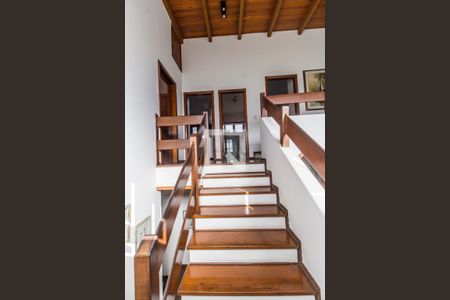 Escada de casa de condomínio à venda com 4 quartos, 320m² em Residencial Dez (alphaville), Santana de Parnaíba
