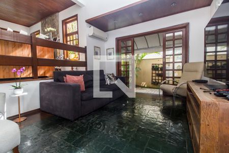 Sala de TV de casa de condomínio à venda com 4 quartos, 320m² em Residencial Dez (alphaville), Santana de Parnaíba