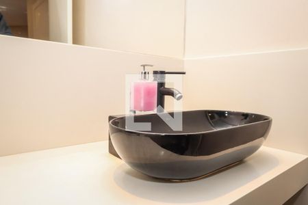 Lavabo de apartamento à venda com 3 quartos, 152m² em Vila Suzana, São Paulo