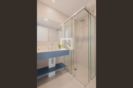 Banheiro de apartamento para alugar com 1 quarto, 25m² em Pinheiros, São Paulo