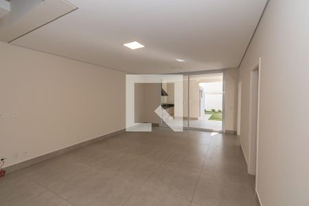 Sala  de casa de condomínio para alugar com 3 quartos, 205m² em Residencial Real Park Sumaré, Sumaré