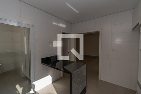 Cozinha de casa de condomínio para alugar com 3 quartos, 205m² em Residencial Real Park Sumaré, Sumaré