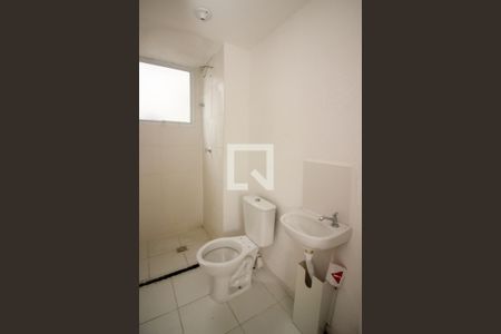 Banheiro de apartamento à venda com 2 quartos, 43m² em Hípica, Porto Alegre