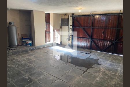 Garagem de casa de condomínio para alugar com 6 quartos, 704m² em Taquara, Rio de Janeiro