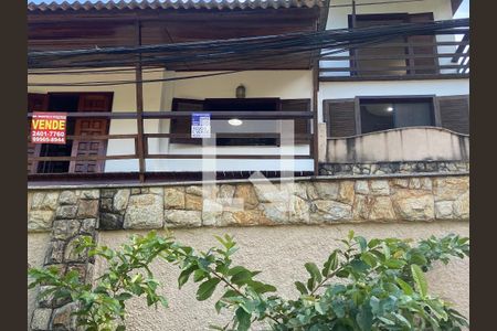 Fachada de casa de condomínio para alugar com 6 quartos, 704m² em Taquara, Rio de Janeiro