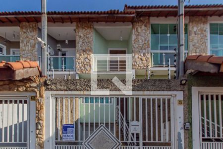 Casa à venda com 275m², 3 quartos e 4 vagas Casa à venda com 275m², 3 quartos e 4 vagasFachada