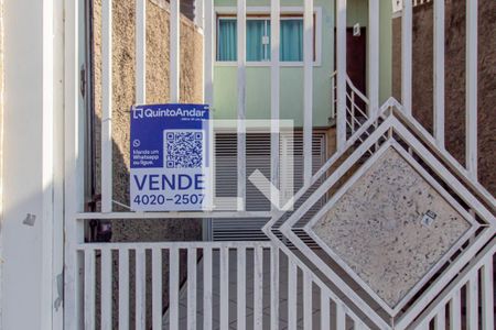 Casa à venda com 275m², 3 quartos e 4 vagas Casa à venda com 275m², 3 quartos e 4 vagasFachada